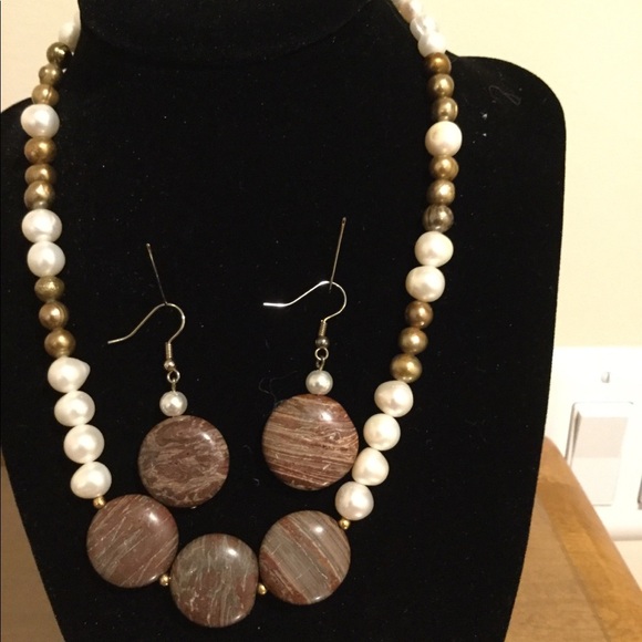 Handmade Pearl and agate necklace - Picture 1 of 4